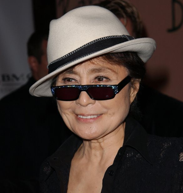 78 &#x3C7;&#x3C1;&#x3CC;&#x3BD;&#x3B9;&#x3B1; John Lennon: &#x397; Yoko Ono &#x3B4;&#x3B9;&#x3B1;&#x3C3;&#x3BA;&#x3B5;&#x3C5;&#x3AC;&#x3B6;&#x3B5;&#x3B9; &#x3C4;&#x3BF; Imagine