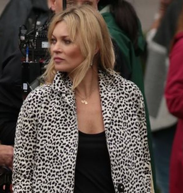 &quot;&#x39C;&#x3B5; &#x3C6;&#x3AF;&#x3BB;&#x3B7;&#x3C3;&#x3B5; &#x3BA;&#x3B1;&#x3B9; &#x3BB;&#x3B9;&#x3C0;&#x3BF;&#x3B8;&#x3CD;&#x3BC;&#x3B7;&#x3C3;&#x3B1;&quot;| &#x397; &#x3B5;&#x3BE;&#x3BF;&#x3BC;&#x3BF;&#x3BB;&#x3CC;&#x3B3;&#x3B7;&#x3C3;&#x3B7; &#x3C4;&#x3B7;&#x3C2; &#x39A;ate Moss &#x3B3;&#x3B9;&#x3B1; &#x3C4;&#x3B7; &#x3B3;&#x3BD;&#x3C9;&#x3C1;&#x3B9;&#x3BC;&#x3AF;&#x3B1; &#x3C4;&#x3B7;&#x3C2; &#x3BC;&#x3B5; &#x3C4;&#x3BF;&#x3BD; Frank Sinatra