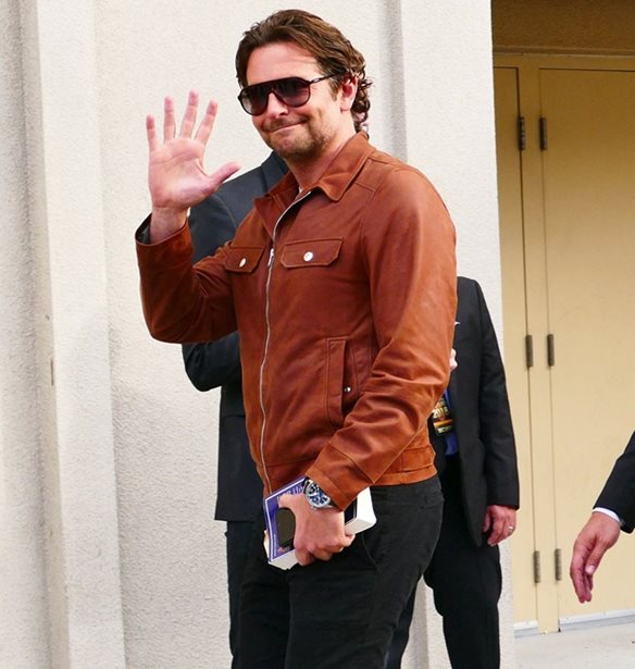 Bradley Cooper- Kylie Minogue: &#x3A0;&#x3BF;&#x3CD; &#x3C4;&#x3BF;&#x3C5;&#x3C2; &#x3C3;&#x3C5;&#x3BD;&#x3AD;&#x3BB;&#x3B1;&#x3B2;&#x3B5; &#x3BF; &#x3C6;&#x3C9;&#x3C4;&#x3BF;&#x3B3;&#x3C1;&#x3B1;&#x3C6;&#x3B9;&#x3BA;&#x3CC;&#x3C2; &#x3C6;&#x3B1;&#x3BA;&#x3CC;&#x3C2;;