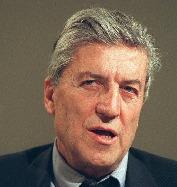 &#x3A0;&#x3AD;&#x3B8;&#x3B1;&#x3BD;&#x3B5; &#x3BF; &#x3BC;&#x3B5;&#x3C4;&#x3C1; &#x3C4;&#x3B7;&#x3C2; casual &#x3BA;&#x3BF;&#x3BC;&#x3C8;&#x3CC;&#x3C4;&#x3B7;&#x3C4;&#x3B1;&#x3C2;, Nino Cerrutti