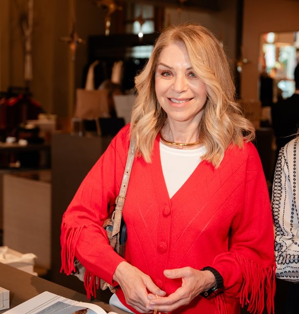 &#x397; &#x388;&#x3BB;&#x3BB;&#x3B7; &#x3A3;&#x3C4;&#x3AC;&#x3B7; &#x3BC;&#x3B5; glittery &#x3BC;&#x3C0;&#x3BF;&#x3C1;&#x3BD;&#x3C4;&#x3CC; top &#x3BA;&#x3B1;&#x3B9; &#x3BC;&#x3B1;&#x3CD;&#x3C1;&#x3BF; &#x3B4;&#x3B5;&#x3C1;&#x3BC;&#x3AC;&#x3C4;&#x3B9;&#x3BD;&#x3BF; &#x3C0;&#x3B1;&#x3BD;&#x3C4;&#x3B5;&#x3BB;&#x3CC;&#x3BD;&#x3B9; &#x3C3;&#x3B5; fashion event