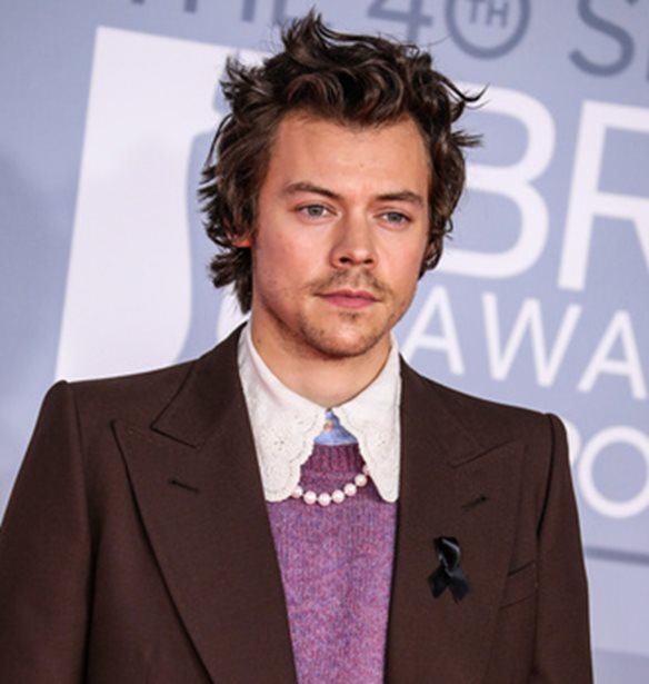 Harry Styles | &quot;&#x3A6;&#x3AD;&#x3C1;&#x3C4;&#x3B5; &#x3C0;&#x3AF;&#x3C3;&#x3C9; &#x3C4;&#x3BF;&#x3C5;&#x3C2; &#x3B1;&#x3BD;&#x3B4;&#x3C1;&#x3BF;&#x3C0;&#x3C1;&#x3B5;&#x3C0;&#x3B5;&#x3AF;&#x3C2; &#x3AC;&#x3BD;&#x3C4;&#x3C1;&#x3B5;&#x3C2;&quot;