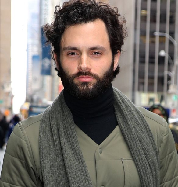 &#x39F; Penn Badgley &#x3C0;&#x3B1;&#x3AF;&#x3C1;&#x3BD;&#x3B5;&#x3B9; &#x3B8;&#x3AD;&#x3C3;&#x3B7; &#x3B1;&#x3C0;&#x3AD;&#x3BD;&#x3B1;&#x3BD;&#x3C4;&#x3B9; &#x3C3;&#x3C4;&#x3BF;&#x3BD; Chris D&#x27;Elia