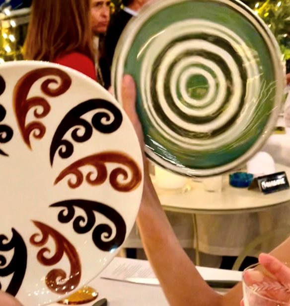 &#x397; &#x398;&#x3AD;&#x3BC;&#x3B9;&#x3C2; &#x396;&#x3BF;&#x3C5;&#x3B3;&#x3B1;&#x3BD;&#x3AD;&#x3BB;&#x3B7; &quot;&#x3BD;&#x3C4;&#x3CD;&#x3BD;&#x3B5;&#x3B9;&quot; &#x3C4;&#x3B1; &#x3C4;&#x3C1;&#x3B1;&#x3C0;&#x3AD;&#x3B6;&#x3B9;&#x3B1; &#x3C4;&#x3BF;&#x3C5; &#x3B4;&#x3B5;&#x3AF;&#x3C0;&#x3BD;&#x3BF;&#x3C5; Dior &#x3C3;&#x3C4;&#x3B7;&#x3BD; &#x391;&#x3B8;&#x3AE;&#x3BD;&#x3B1;!