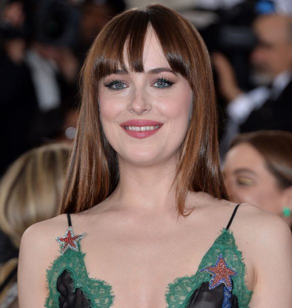 &#x397; Dakota Johnson &#x3BC;&#x3B9;&#x3BB;&#x3AC; &#x3B3;&#x3B9;&#x3B1; &#x3C4;&#x3BF; &#x3C0;&#x3CE;&#x3C2; &#x3B3;&#x3C5;&#x3C1;&#x3AF;&#x3C3;&#x3C4;&#x3B7;&#x3BA;&#x3B1;&#x3BD; &#x3BF;&#x3B9; &#x3B5;&#x3C1;&#x3C9;&#x3C4;&#x3B9;&#x3BA;&#x3AD;&#x3C2; &#x3C3;&#x3BA;&#x3B7;&#x3BD;&#x3AD;&#x3C2; &#x3C3;&#x3C4;&#x3BF; Fifty Shades of Grey