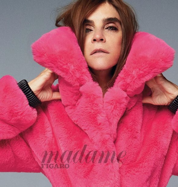 MF Icon: &#x397; Carine Roitfeld &#x3B1;&#x3C0;&#x3BF;&#x3BA;&#x3B1;&#x3BB;&#x3CD;&#x3C0;&#x3C4;&#x3B5;&#x3B9; &#x3C4;&#x3B1; &#x3BC;&#x3C5;&#x3C3;&#x3C4;&#x3B9;&#x3BA;&#x3AC; &#x3C4;&#x3BF;&#x3C5; &#x3C3;&#x3C4;&#x3C5;&#x3BB; &#x3C4;&#x3B7;&#x3C2;