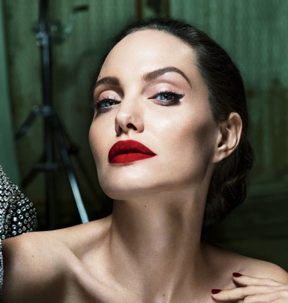 Angelina Jolie: &#x3A6;&#x3C9;&#x3C4;&#x3BF;&#x3B3;&#x3C1;&#x3B1;&#x3C6;&#x3AF;&#x3B5;&#x3C2;-&#x3BD;&#x3C4;&#x3BF;&#x3BA;&#x3BF;&#x3C5;&#x3BC;&#x3AD;&#x3BD;&#x3C4;&#x3BF; &#x3B1;&#x3C0;&#x3CC; &#x3C4;&#x3B7;&#x3BD; &#x3C6;&#x3C9;&#x3C4;&#x3BF;&#x3B3;&#x3C1;&#x3AC;&#x3C6;&#x3B7;&#x3C3;&#x3B7; &#x3C3;&#x3C4;&#x3B7;&#x3BD; &#x395;&#x3BB;&#x3BB;&#x3AC;&#x3B4;&#x3B1;