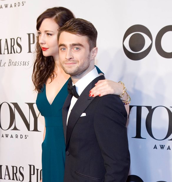 Daniel Radcliffe | &#x3A3;&#x3C4;&#x3BF; &#x3BA;&#x3CC;&#x3BA;&#x3BA;&#x3B9;&#x3BD;&#x3BF; &#x3C7;&#x3B1;&#x3BB;&#x3AF; &#x3BC;&#x3B5; &#x3C4;&#x3B7; &#x3C3;&#x3CD;&#x3BD;&#x3C4;&#x3C1;&#x3BF;&#x3C6;&#x3CC; &#x3C4;&#x3BF;&#x3C5;, Erin Darke, &#x3B3;&#x3B9;&#x3B1; &#x3C0;&#x3C1;&#x3CE;&#x3C4;&#x3B7; &#x3C6;&#x3BF;&#x3C1;&#x3AC; &#x3BC;&#x3B5;&#x3C4;&#x3AC; &#x3B1;&#x3C0;&#x3CC; &#x3BC;&#x3B9;&#x3B1; 8 &#x3C7;&#x3C1;&#x3CC;&#x3BD;&#x3B9;&#x3B1;