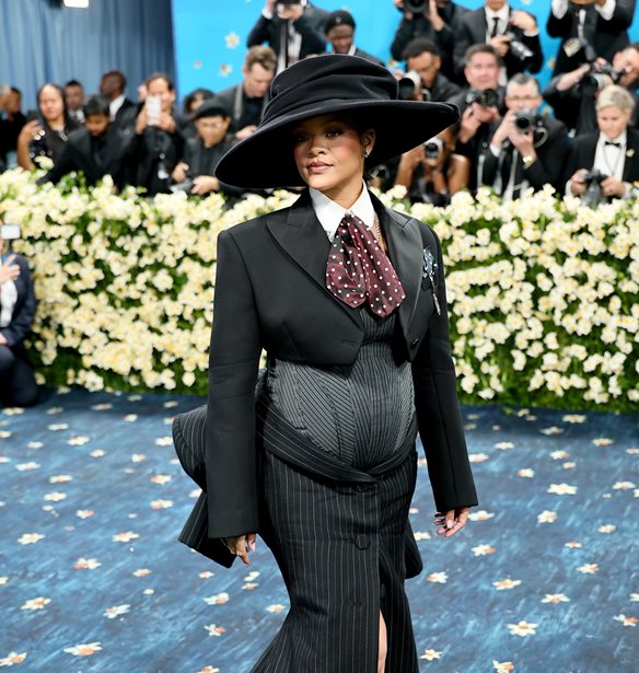 Met Gala 2025 | &#x38C;&#x3BB;&#x3B5;&#x3C2; &#x3BF;&#x3B9; &#x3B5;&#x3BC;&#x3C6;&#x3B1;&#x3BD;&#x3AF;&#x3C3;&#x3B5;&#x3B9;&#x3C2; &#x3C4;&#x3C9;&#x3BD; celebrities &#x3C3;&#x3C4;&#x3BF; &#x3BA;&#x3CC;&#x3BA;&#x3BA;&#x3B9;&#x3BD;&#x3BF; &#x3C7;&#x3B1;&#x3BB;&#x3AF;