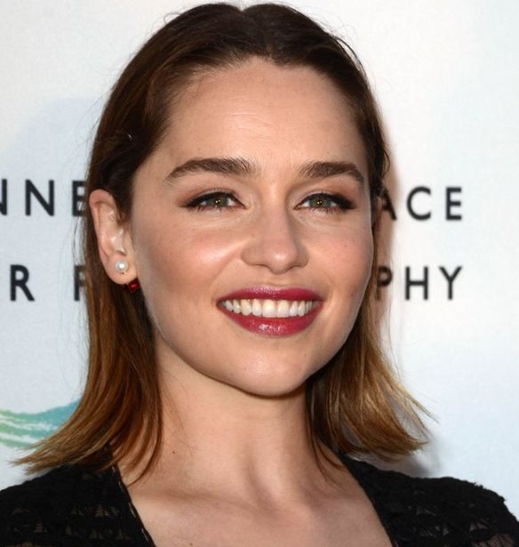 H Emilia Clarke &#x3C0;&#x3C1;&#x3C9;&#x3C4;&#x3B1;&#x3B3;&#x3C9;&#x3BD;&#x3B9;&#x3C3;&#x3C4;&#x3B5;&#x3AF; &#x3C3;&#x3B5; &#x3B8;&#x3C1;&#x3AF;&#x3BB;&#x3B5;&#x3C1; &#x3B5;&#x3C0;&#x3BF;&#x3C7;&#x3AE;&#x3C2; &#x3C3;&#x3C4;&#x3B7;&#x3BD; &#x3A4;&#x3BF;&#x3C3;&#x3BA;&#x3AC;&#x3BD;&#x3B7; &#x3C4;&#x3BF;&#x3C5; &#x27;50