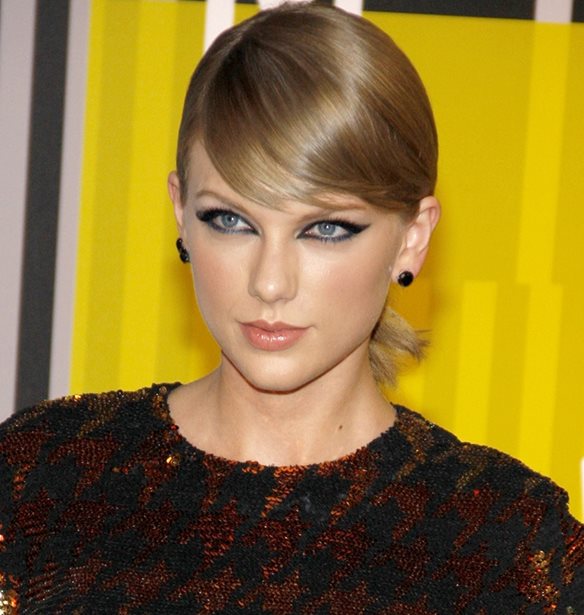 Taylor Swift | &#x397; &#x3C0;&#x3B5;&#x3C1;&#x3B9;&#x3BF;&#x3C5;&#x3C3;&#x3AF;&#x3B1; &#x3C4;&#x3B7;&#x3C2; &#x3B9;&#x3C3;&#x3BF;&#x3B4;&#x3C5;&#x3BD;&#x3B1;&#x3BC;&#x3B5;&#x3AF; &#x3BC;&#x3B5; &#x3B1;&#x3C5;&#x3C4;&#x3AE; &#x3BC;&#x3B9;&#x3B1;&#x3C2; &#x3BC;&#x3B9;&#x3BA;&#x3C1;&#x3AE;&#x3C2; &#x3C7;&#x3CE;&#x3C1;&#x3B1;&#x3C2;