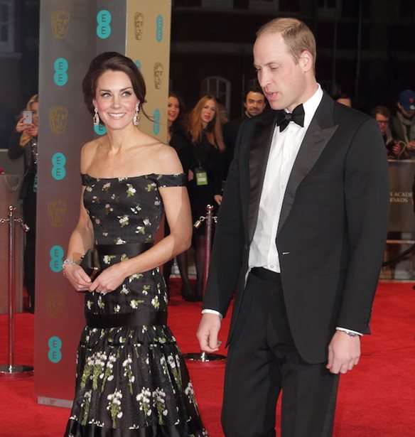 BAFTA 2017: &#x3A4;&#x3B9; &#x3C6;&#x3CC;&#x3C1;&#x3B5;&#x3C3;&#x3B1;&#x3BD; &#x3BF;&#x3B9; celebrities &#x3C3;&#x3C4;&#x3BF; &#x3BA;&#x3CC;&#x3BA;&#x3BA;&#x3B9;&#x3BD;&#x3BF; &#x3C7;&#x3B1;&#x3BB;&#x3AF;;