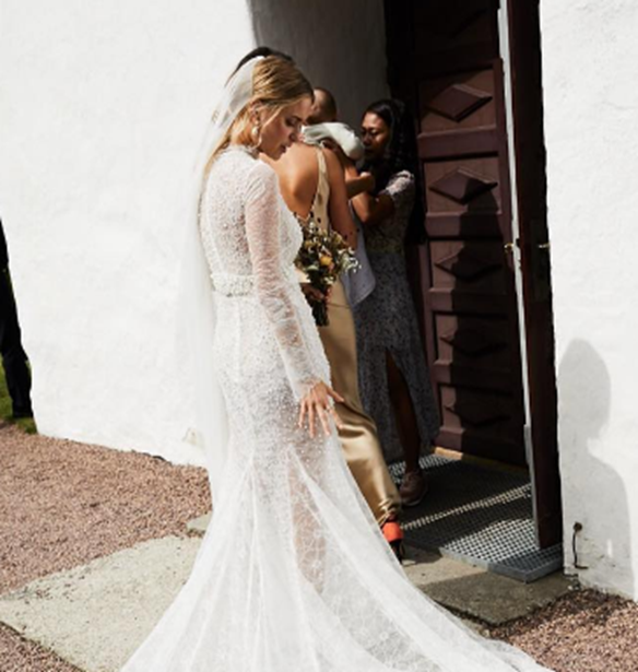 &#x391;&#x3C5;&#x3C4;&#x3AE; &#x3B7; fashion blogger &#x3C6;&#x3CC;&#x3C1;&#x3B5;&#x3C3;&#x3B5; &#x3C4;&#x3BF; &#x3C0;&#x3B9;&#x3BF; &#x3BF;&#x3BD;&#x3B5;&#x3B9;&#x3C1;&#x3B9;&#x3BA;&#x3CC; &#x3BD;&#x3C5;&#x3C6;&#x3B9;&#x3BA;&#x3CC; &#x3C4;&#x3BF;&#x3C5; &#x3BA;&#x3B1;&#x3BB;&#x3BF;&#x3BA;&#x3B1;&#x3B9;&#x3C1;&#x3B9;&#x3BF;&#x3CD;