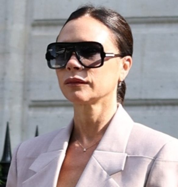 H Victoria Beckham &#x3B1;&#x3C0;&#x3BF;&#x3C6;&#x3AC;&#x3C3;&#x3B9;&#x3C3;&#x3B5; &#x3BD;&#x3B1; &#x3BC;&#x3B1;&#x3C2; &#x3B4;&#x3B5;&#x3AF;&#x3BE;&#x3B5;&#x3B9; &#x3C4;&#x3B7;&#x3BD; &quot;&#x3B1;&#x3BD;&#x3B8;&#x3C1;&#x3CE;&#x3C0;&#x3B9;&#x3BD;&#x3B7; &#x3C0;&#x3BB;&#x3B5;&#x3C5;&#x3C1;&#x3AC;&quot; &#x3C4;&#x3B7;&#x3C2;