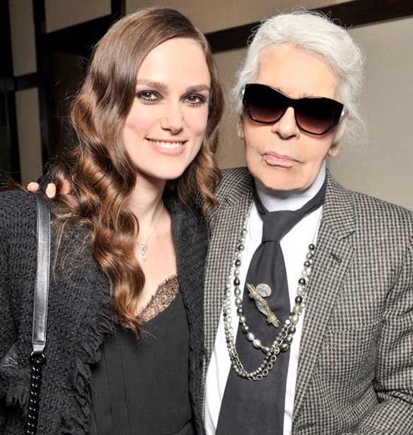 Chanel Cruise Collection &#x27;17-&#x27;18: &#x3A4;&#x3B9; &#x3C6;&#x3CC;&#x3C1;&#x3B5;&#x3C3;&#x3B1;&#x3BD; &#x3BF;&#x3B9; celebrities &#x3C0;&#x3BF;&#x3C5; &#x3C0;&#x3B1;&#x3C1;&#x3B5;&#x3C5;&#x3C1;&#x3AD;&#x3B8;&#x3B7;&#x3BA;&#x3B1;&#x3BD; &#x3C3;&#x3C4;&#x3BF; &#x3BB;&#x3B1;&#x3BC;&#x3C0;&#x3B5;&#x3C1;&#x3CC; show