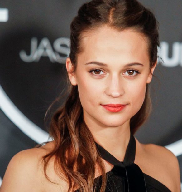 H Alicia Vikander &#x3B5;&#x3AF;&#x3BD;&#x3B1;&#x3B9; &#x3B7; &#x3BD;&#x3AD;&#x3B1; Lara Croft