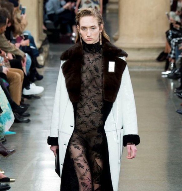 O Christopher Kane &#x3B5;&#x3C0;&#x3B1;&#x3BD;&#x3B1;&#x3C6;&#x3AD;&#x3C1;&#x3B5;&#x3B9; &#x3C4;&#x3B1; Crocs &#x3C3;&#x3C4;&#x3B7;&#x3BD; &#x3C0;&#x3B1;&#x3C3;&#x3B1;&#x3C1;&#x3AD;&#x3BB;&#x3B1;