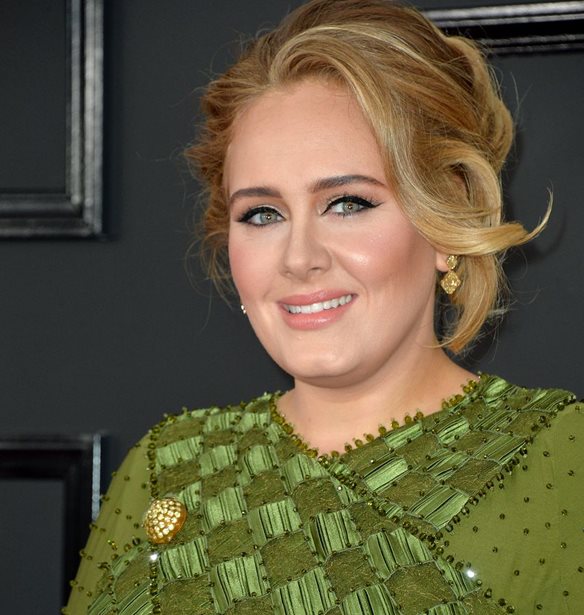 H Adele &#x3AD;&#x3C3;&#x3C0;&#x3B1;&#x3C3;&#x3B5; &#x3C3;&#x3C4;&#x3B1; &#x3B4;&#x3CD;&#x3BF; &#x3C4;&#x3BF; &#x3B2;&#x3C1;&#x3B1;&#x3B2;&#x3B5;&#x3AF;&#x3BF; &#x3C4;&#x3B7;&#x3C2; &#x3C3;&#x3C4;&#x3B1; &#x3C7;&#x3B8;&#x3B5;&#x3C3;&#x3B9;&#x3BD;&#x3AC; &#x3B2;&#x3C1;&#x3B1;&#x3B2;&#x3B5;&#x3AF;&#x3B1; Grammy