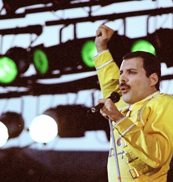 Freddie Mercury | &#x3A0;&#x3CE;&#x3C2; &#x3BF; &#x3B1;&#x3BE;&#x3B5;&#x3C0;&#x3AD;&#x3C1;&#x3B1;&#x3C3;&#x3C4;&#x3BF;&#x3C2; &#x3B5;&#x3C1;&#x3BC;&#x3B7;&#x3BD;&#x3B5;&#x3C5;&#x3C4;&#x3AE;&#x3C2; &#x3BA;&#x3B1;&#x3B9; &#x3BC;&#x3BF;&#x3C5;&#x3C3;&#x3B9;&#x3BA;&#x3CC;&#x3C2; &#x3B5;&#x3C0;&#x3B7;&#x3C1;&#x3B5;&#x3AC;&#x3B6;&#x3B5;&#x3B9; &#x3C4;&#x3B7; &#x3BC;&#x3CC;&#x3B4;&#x3B1; &#x3BC;&#x3AD;&#x3C7;&#x3C1;&#x3B9; &#x3C3;&#x3AE;&#x3BC;&#x3B5;&#x3C1;&#x3B1;