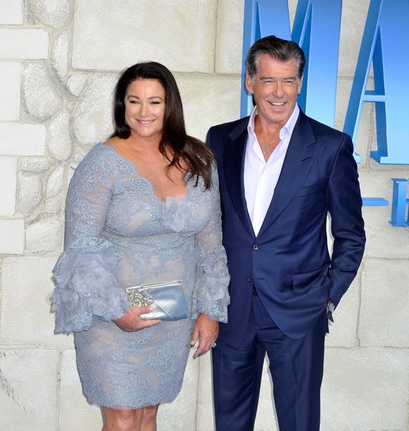 Pierce Brosnan | &#x39F;&#x3B9; &quot;&#x391;&#x3BB;&#x3BA;&#x3C5;&#x3BF;&#x3BD;&#x3AF;&#x3B4;&#x3B5;&#x3C2; &#x3BC;&#x3AD;&#x3C1;&#x3B5;&#x3C2;&quot; &#x3BC;&#x3B5; &#x3C4;&#x3B7; &#x3C3;&#x3CD;&#x3B6;&#x3C5;&#x3B3;&#x3CC; &#x3C4;&#x3BF;&#x3C5; Keely Shaye