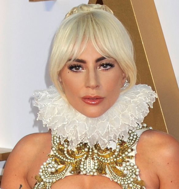 Lady Gaga: &#x397; &#x3C0;&#x3BB;&#x3B1;&#x3C3;&#x3C4;&#x3B9;&#x3BA;&#x3AE; &#x3B5;&#x3C0;&#x3AD;&#x3BC;&#x3B2;&#x3B1;&#x3C3;&#x3B7; &#x3C0;&#x3BF;&#x3C5; &#x3C4;&#x3B7;&#x3C2; &#x3B6;&#x3AE;&#x3C4;&#x3B7;&#x3C3;&#x3B1;&#x3BD; &#x3BD;&#x3B1; &#x3BA;&#x3AC;&#x3BD;&#x3B5;&#x3B9; &#x3C3;&#x3C4;&#x3B7;&#x3BD; &#x3B1;&#x3C1;&#x3C7;&#x3AE; &#x3C4;&#x3B7;&#x3C2; &#x3BA;&#x3B1;&#x3C1;&#x3B9;&#x3AD;&#x3C1;&#x3B1;&#x3C2; &#x3C4;&#x3B7;&#x3C2;