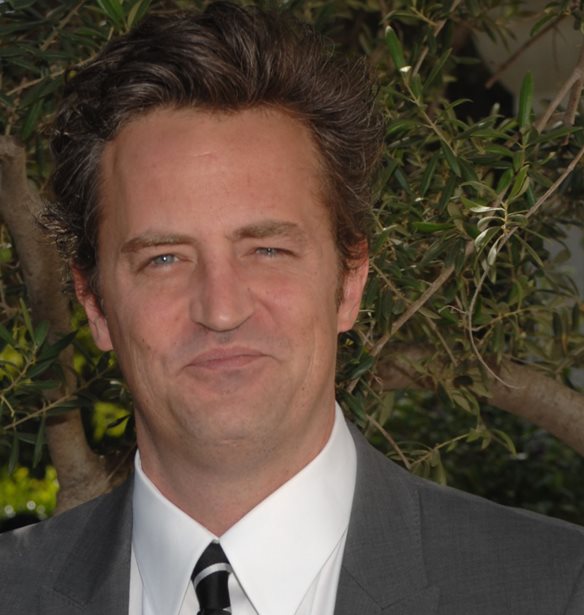 Matthew Perry | &#x397; &#x3C4;&#x3C1;&#x3B1;&#x3B3;&#x3B9;&#x3BA;&#x3AE; &#x3B6;&#x3C9;&#x3AE; &#x3C4;&#x3BF;&#x3C5; &#x3C0;&#x3B9;&#x3BF; &#x3B1;&#x3BE;&#x3B9;&#x3B1;&#x3B3;&#x3AC;&#x3C0;&#x3B7;&#x3C4;&#x3BF;&#x3C5; &#x3B1;&#x3C0;&#x3CC; &#x3C4;&#x3B1; &#x3A6;&#x3B9;&#x3BB;&#x3B1;&#x3C1;&#x3AC;&#x3BA;&#x3B9;&#x3B1;
