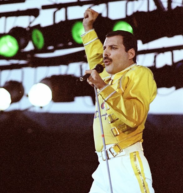 Freddie Mercury | &#x3A0;&#x3CE;&#x3C2; &#x3BF; &#x3B1;&#x3BE;&#x3B5;&#x3C0;&#x3AD;&#x3C1;&#x3B1;&#x3C3;&#x3C4;&#x3BF;&#x3C2; &#x3B5;&#x3C1;&#x3BC;&#x3B7;&#x3BD;&#x3B5;&#x3C5;&#x3C4;&#x3AE;&#x3C2; &#x3BA;&#x3B1;&#x3B9; &#x3BC;&#x3BF;&#x3C5;&#x3C3;&#x3B9;&#x3BA;&#x3CC;&#x3C2; &#x3B5;&#x3C0;&#x3B7;&#x3C1;&#x3B5;&#x3AC;&#x3B6;&#x3B5;&#x3B9; &#x3C4;&#x3B7; &#x3BC;&#x3CC;&#x3B4;&#x3B1; &#x3BC;&#x3AD;&#x3C7;&#x3C1;&#x3B9; &#x3C3;&#x3AE;&#x3BC;&#x3B5;&#x3C1;&#x3B1;