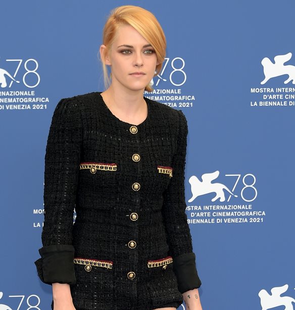 Kristen Stewart | &#x397; &#x3B5;&#x3BC;&#x3C6;&#x3AC;&#x3BD;&#x3B9;&#x3C3;&#x3B7; &#x3BC;&#x3B5; &#x3B4;&#x3B9;&#x3AC;&#x3C6;&#x3B1;&#x3BD;&#x3BF; &#x3BA;&#x3BF;&#x3BB;&#x3AC;&#x3BD; &#x3C3;&#x3C4;&#x3BF; &#x3BA;&#x3CC;&#x3BA;&#x3BA;&#x3B9;&#x3BD;&#x3BF; &#x3C7;&#x3B1;&#x3BB;&#x3AF;