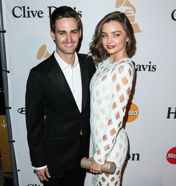 Miranda Kerr &#x2013; Evan Spiegel: &#x394;&#x3B5;&#x3C2; &#x3C6;&#x3C9;&#x3C4;&#x3BF;&#x3B3;&#x3C1;&#x3B1;&#x3C6;&#x3AF;&#x3B5;&#x3C2; &#x3B1;&#x3C0;&#x3CC; &#x3C4;&#x3BF; party &#x3C4;&#x3C9;&#x3BD; &#x3B1;&#x3C1;&#x3C1;&#x3B1;&#x3B2;&#x3CE;&#x3BD;&#x3C9;&#x3BD; &#x3C4;&#x3BF;&#x3C5;&#x3C2;