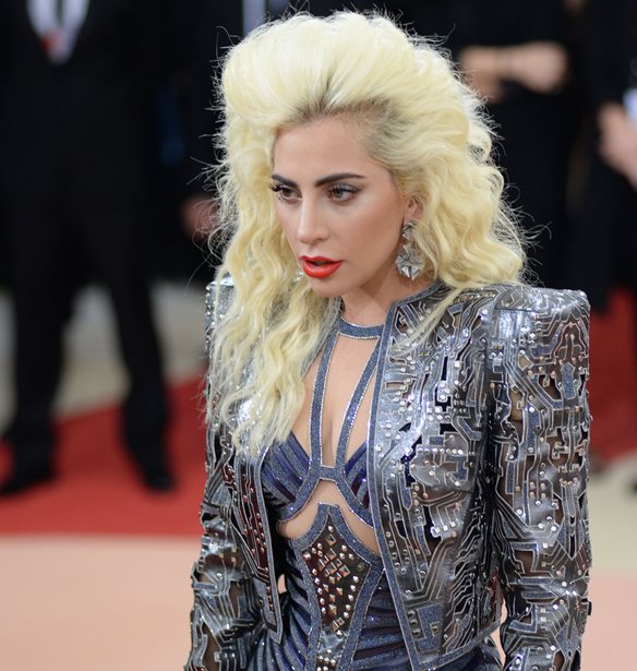 &#x39A;&#x3B1;&#x3B9; &#x3BD;&#x3B1;&#x3B9;! &#x391;&#x3C5;&#x3C4;&#x3CC;&#x3C2; &#x3BF; &#x3C1;&#x3CC;&#x3BB;&#x3BF;&#x3C2; &#x3C4;&#x3B1;&#x3B9;&#x3C1;&#x3B9;&#x3AC;&#x3B6;&#x3B5;&#x3B9; &#x3B3;&#x3AC;&#x3BD;&#x3C4;&#x3B9; &#x3C3;&#x3C4;&#x3B7;&#x3BD; Lady Gaga
