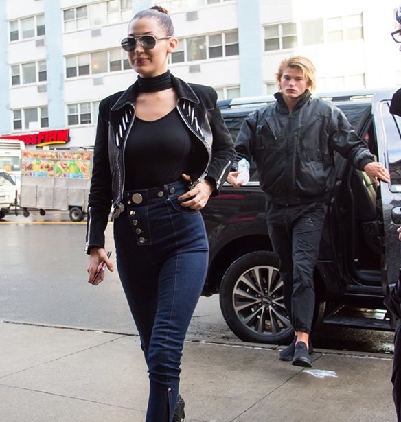 Bella Hadid- Charlize Theron: &#x3A0;&#x3BF;&#x3CD; &#x3C4;&#x3B9;&#x3C2; &#x3B5;&#x3BD;&#x3C4;&#x3CC;&#x3C0;&#x3B9;&#x3C3;&#x3B5; &#x3BF; &#x3C6;&#x3C9;&#x3C4;&#x3BF;&#x3B3;&#x3C1;&#x3B1;&#x3C6;&#x3B9;&#x3BA;&#x3CC;&#x3C2; &#x3C6;&#x3B1;&#x3BA;&#x3CC;&#x3C2;;