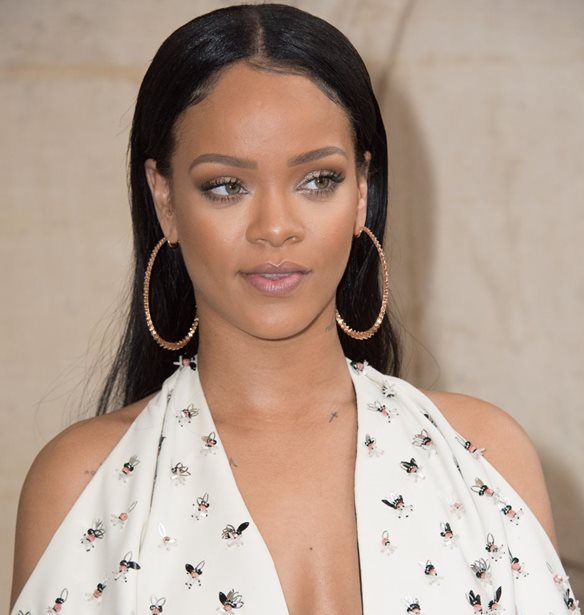 &#x397; Rihanna &#x3B1;&#x3BD;&#x3B1;&#x3B2;&#x3B9;&#x3CE;&#x3BD;&#x3B5;&#x3B9; &#x3C4;&#x3B7; &#x3B4;&#x3B9;&#x3AC;&#x3C3;&#x3B7;&#x3BC;&#x3B7; &#x3C3;&#x3BA;&#x3B7;&#x3BD;&#x3AE; &#x3C4;&#x3BF;&#x3C5; &#x3BC;&#x3C0;&#x3AC;&#x3BD;&#x3B9;&#x3BF;&#x3C5; &#x3B1;&#x3C0;&#x3CC; &#x3C4;&#x3BF; Psycho