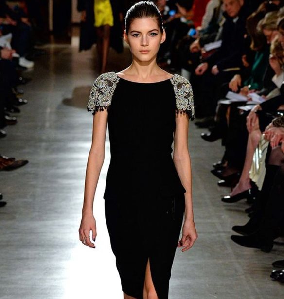 &#x39B;&#x3CD;&#x3B8;&#x3B7;&#x3BA;&#x3B5; &#x3B7; &#x3B4;&#x3B9;&#x3BA;&#x3B1;&#x3C3;&#x3C4;&#x3B9;&#x3BA;&#x3AE; &#x3B4;&#x3B9;&#x3B1;&#x3BC;&#x3AC;&#x3C7;&#x3B7; &#x3BC;&#x3B5;&#x3C4;&#x3B1;&#x3BE;&#x3CD; &#x3C4;&#x3C9;&#x3BD; Carolina Herrera &#x3BA;&#x3B1;&#x3B9; Oscar de la Renta