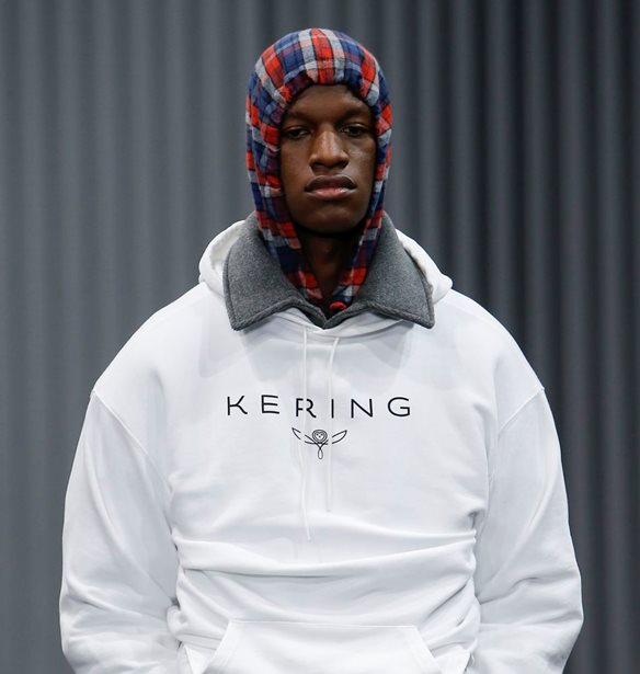 &#x39A;&#x3B9; &#x3CC;&#x3BC;&#x3C9;&#x3C2;, &#x3C4;&#x3BF; &#x3BD;&#x3AD;&#x3BF; logo &#x3C4;&#x3BF;&#x3C5; Balenciaga &#x3B5;&#x3AF;&#x3BD;&#x3B1;&#x3B9; &#x3B5;&#x3BC;&#x3C0;&#x3BD;&#x3B5;&#x3C5;&#x3C3;&#x3BC;&#x3AD;&#x3BD;&#x3BF; &#x3B1;&#x3C0;&#x3CC; &#x3AD;&#x3BD;&#x3B1;&#x3BD; &#x3B4;&#x3B9;&#x3AC;&#x3C3;&#x3B7;&#x3BC;&#x3BF; &#x391;&#x3BC;&#x3B5;&#x3C1;&#x3B9;&#x3BA;&#x3B1;&#x3BD;&#x3CC; &#x3C0;&#x3BF;&#x3BB;&#x3B9;&#x3C4;&#x3B9;&#x3BA;&#x3CC;