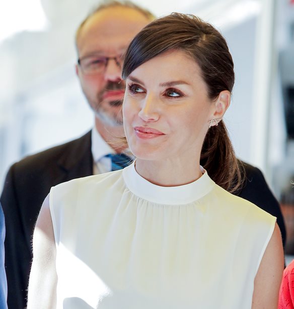 &#x397; &#x3B2;&#x3B1;&#x3C3;&#x3AF;&#x3BB;&#x3B9;&#x3C3;&#x3C3;&#x3B1; Letizia &#x3AD;&#x3BA;&#x3B1;&#x3BD;&#x3B5; &#x3AD;&#x3BD;&#x3B1;&#x3BD; &#x3BA;&#x3B1;&#x3BB;&#x3BF;&#x3BA;&#x3B1;&#x3B9;&#x3C1;&#x3B9;&#x3BD;&#x3CC; &#x3C3;&#x3C5;&#x3BD;&#x3B4;&#x3C5;&#x3B1;&#x3C3;&#x3BC;&#x3CC; &#x3C0;&#x3BF;&#x3C5; &#x3B8;&#x3B1; &#x3B1;&#x3BD;&#x3C4;&#x3B9;&#x3B3;&#x3C1;&#x3AC;&#x3C8;&#x3BF;&#x3C5;&#x3BC;&#x3B5;