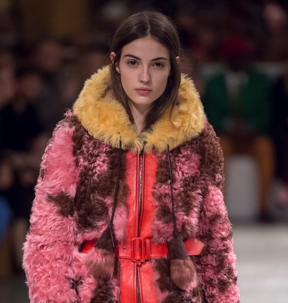 &#x39F; &#x3BF;&#x3AF;&#x3BA;&#x3BF;&#x3C2; Prada &#x3BA;&#x3B1;&#x3C4;&#x3B1;&#x3C1;&#x3B3;&#x3B5;&#x3AF; &#x3C4;&#x3B7;&#x3BD; &#x3B1;&#x3BB;&#x3B7;&#x3B8;&#x3B9;&#x3BD;&#x3AE; &#x3B3;&#x3BF;&#x3CD;&#x3BD;&#x3B1;