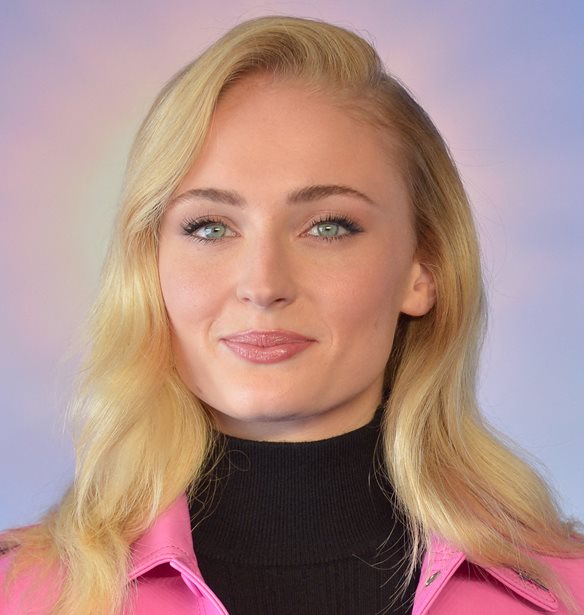 &#x397; Sophie Turner &#x27;&#x3B4;&#x3B1;&#x3BD;&#x3B5;&#x3AF;&#x3B6;&#x3B5;&#x3B9;&#x27; &#x3C4;&#x3B7; &#x3C6;&#x3C9;&#x3BD;&#x3AE; &#x3C4;&#x3B7;&#x3C2; &#x3C3;&#x3C4;&#x3B7;&#x3BD; &#x3A0;&#x3C1;&#x3B9;&#x3B3;&#x3BA;&#x3AF;&#x3C0;&#x3B9;&#x3C3;&#x3C3;&#x3B1; Charlotte