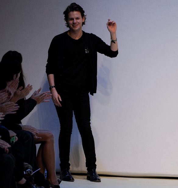 &#x39F; Christopher Kane &#x3B4;&#x3B1;&#x3BD;&#x3B5;&#x3AF;&#x3B6;&#x3B5;&#x3B9; &#x3C4;&#x3B7;&#x3BD; &#x3C0;&#x3BB;&#x3B1;&#x3C4;&#x3C6;&#x3CC;&#x3C1;&#x3BC;&#x3B1; &#x3C4;&#x3BF;&#x3C5; &#x3C3;&#x3C4;&#x3BF; Instagram &#x3C3;&#x3B5; &#x3C3;&#x3C0;&#x3BF;&#x3C5;&#x3B4;&#x3B1;&#x3C3;&#x3C4;&#x3AD;&#x3C2; &#x3C4;&#x3BF;&#x3CD; Saint Martins