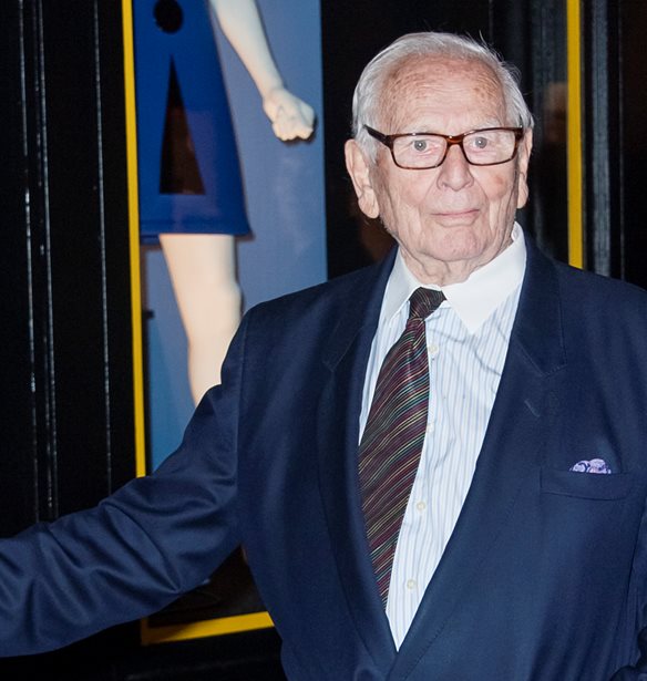 Pierre Cardin | &#x388;&#x3BD;&#x3B1; &#x3BD;&#x3AD;&#x3BF; &#x3B2;&#x3B9;&#x3B2;&#x3BB;&#x3AF;&#x3BF; &#x3C1;&#x3AF;&#x3C7;&#x3BD;&#x3B5;&#x3B9; &#x3C6;&#x3C9;&#x3C2; &#x3C3;&#x3C4;&#x3B1; &#x3C0;&#x3C1;&#x3CE;&#x3C4;&#x3B1; &#x3C4;&#x3BF;&#x3C5; &#x3B2;&#x3AE;&#x3BC;&#x3B1;&#x3C4;&#x3B1; &#x3C3;&#x3C4;&#x3BF;&#x3BD; &#x3BA;&#x3CC;&#x3C3;&#x3BC;&#x3BF; &#x3C4;&#x3B7;&#x3C2; &#x3BC;&#x3CC;&#x3B4;&#x3B1;&#x3C2;