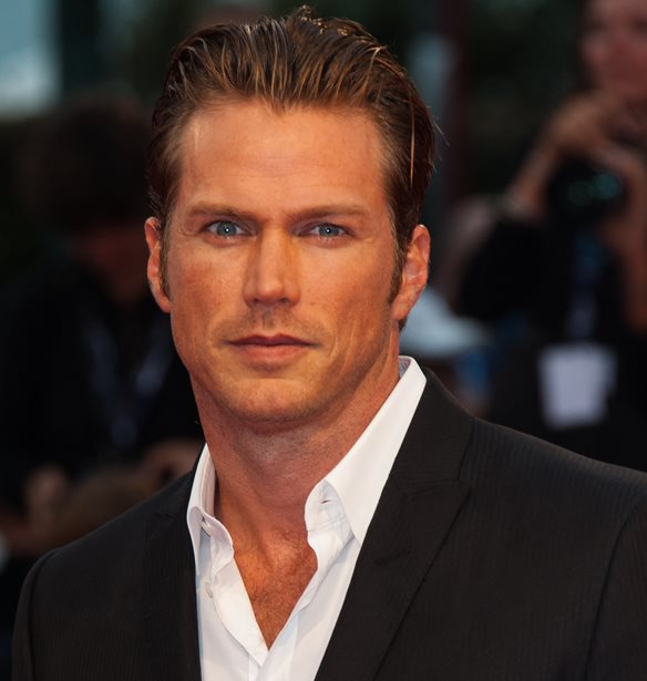 &#x398;&#x3C5;&#x3BC;&#x3AC;&#x3C3;&#x3B1;&#x3B9; &#x3C4;&#x3BF;&#x3BD; Smith Jerrod, &#x3C4;&#x3BF; &#x3B1;&#x3B3;&#x3CC;&#x3C1;&#x3B9; &#x3C4;&#x3B7;&#x3C2; Samantha Jones; &#x39F; Jason Lewis &#x3B5;&#x3BC;&#x3C6;&#x3B1;&#x3BD;&#x3AF;&#x3C3;&#x3C4;&#x3B7;&#x3BA;&#x3B5; &#x3B1;&#x3B3;&#x3BD;&#x3CE;&#x3C1;&#x3B9;&#x3C3;&#x3C4;&#x3BF;&#x3C2;