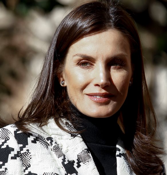 &#x397; &#x3B2;&#x3B1;&#x3C3;&#x3AF;&#x3BB;&#x3B9;&#x3C3;&#x3C3;&#x3B1; Letizia &#x3C6;&#x3BF;&#x3C1;&#x3AC;&#x3B5;&#x3B9; &#x3C4;&#x3BF; &#x3B4;&#x3B5;&#x3C1;&#x3BC;&#x3AC;&#x3C4;&#x3B9;&#x3BD;&#x3BF; &#x3C0;&#x3B1;&#x3BD;&#x3C4;&#x3B5;&#x3BB;&#x3CC;&#x3BD;&#x3B9; &#x3BC;&#x3B5; &#x3C4;&#x3BF;&#x3BD; &#x3C0;&#x3B9;&#x3BF; chic &#x3C4;&#x3C1;&#x3CC;&#x3C0;&#x3BF;