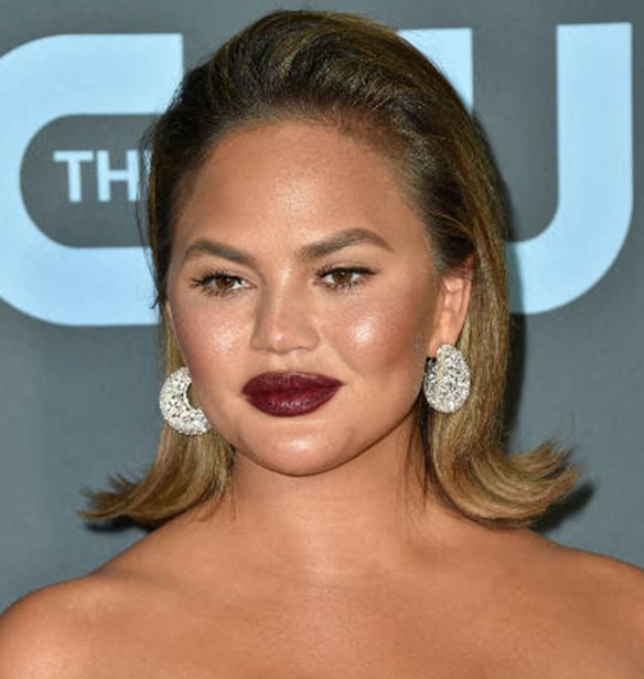 H Chrissy Teigen &#x3BB;&#x3AD;&#x3B5;&#x3B9; &#x3C3;&#x3C4;&#x3BF;&#x3C5;&#x3C2; &#x3B8;&#x3B1;&#x3C5;&#x3BC;&#x3B1;&#x3C3;&#x3C4;&#x3AD;&#x3C2; &#x3CC;&#x3C4;&#x3B9; &#x3C3;&#x3C5;&#x3BD;&#x3AD;&#x3C1;&#x3C7;&#x3B5;&#x3C4;&#x3B1;&#x3B9; &#x3B1;&#x3C0;&#x3CC; &#x3C4;&#x3B7;&#x3BD; &#x3BA;&#x3B1;&#x3C4;&#x3AC;&#x3B8;&#x3BB;&#x3B9;&#x3C8;&#x3B7;