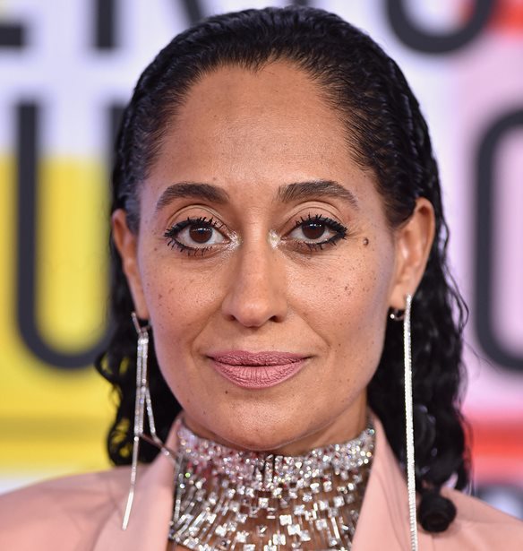 &#x397; Tracee Ellis Ross &#x3B8;&#x3B1; &#x3C4;&#x3B9;&#x3BC;&#x3B7;&#x3B8;&#x3B5;&#x3AF; &#x3BC;&#x3B5; &#x3C4;&#x3BF; &#x3B2;&#x3C1;&#x3B1;&#x3B2;&#x3B5;&#x3AF;&#x3BF; Fashion Icon
