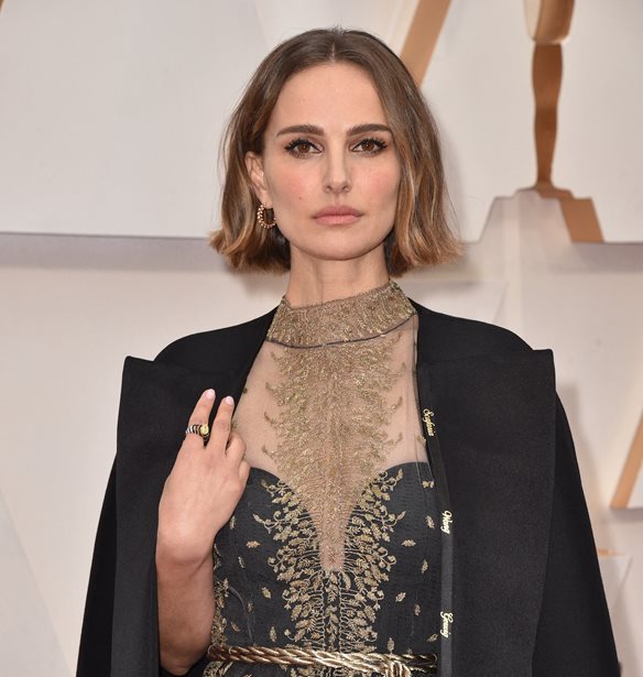 Natalie Portman | H &#x3B1;&#x3C0;&#x3AC;&#x3BD;&#x3C4;&#x3B7;&#x3C3;&#x3AE; &#x3C4;&#x3B7;&#x3C2; &#x3C3;&#x3C4;&#x3B7;&#x3BD; &#x3BA;&#x3C1;&#x3B9;&#x3C4;&#x3B9;&#x3BA;&#x3AE; &#x3C0;&#x3BF;&#x3C5; &#x3B4;&#x3AD;&#x3C7;&#x3C4;&#x3B7;&#x3BA;&#x3B5; &#x3B3;&#x3B9;&#x3B1; &#x3C4;&#x3BF; &#x3C6;&#x3CC;&#x3C1;&#x3B5;&#x3BC;&#x3B1; &#x3B4;&#x3B9;&#x3B1;&#x3BC;&#x3B1;&#x3C1;&#x3C4;&#x3C5;&#x3C1;&#x3AF;&#x3B1;&#x3C2; &#x3C4;&#x3B7;&#x3C2; &#x3C3;&#x3C4;&#x3B1; &#x38C;&#x3C3;&#x3BA;&#x3B1;&#x3C1;