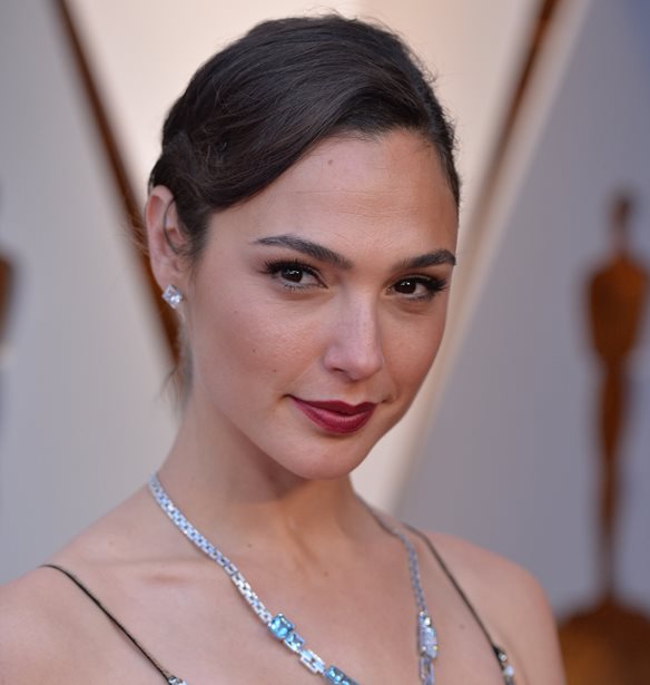 &#x397; Gal Gadot &#x3C0;&#x3B1;&#x3C1;&#x3B5;&#x3BC;&#x3B2;&#x3B1;&#x3AF;&#x3BD;&#x3B5;&#x3B9; &#x3C3;&#x3C4;&#x3B7;&#x3BD; &#x3C0;&#x3BF;&#x3BB;&#x3B9;&#x3C4;&#x3B9;&#x3BA;&#x3AE; &#x3C4;&#x3BF;&#x3C5; &#x39D;&#x3B5;&#x3C4;&#x3B1;&#x3BD;&#x3B9;&#x3AC;&#x3C7;&#x3BF;&#x3C5; &#x3B3;&#x3B9;&#x3B1; &#x3C4;&#x3BF;&#x3C5;&#x3C2; &#x386;&#x3C1;&#x3B1;&#x3B2;&#x3B5;&#x3C2; &#x3C4;&#x3BF;&#x3C5; &#x399;&#x3C3;&#x3C1;&#x3B1;&#x3AE;&#x3BB;