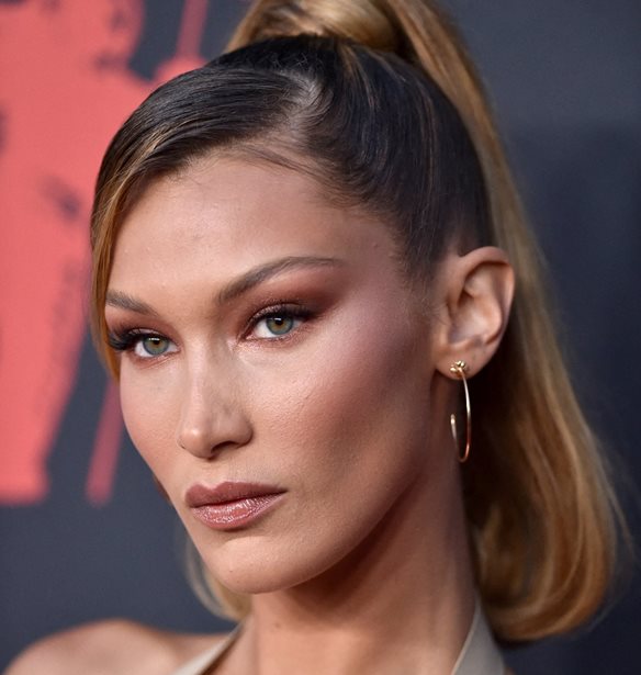 &#x397; Bella Hadid &#x3AD;&#x3BA;&#x3BF;&#x3C8;&#x3B5; &#x3C4;&#x3B1; &#x3BC;&#x3B1;&#x3BB;&#x3BB;&#x3B9;&#x3AC; &#x3C4;&#x3B7;&#x3C2; &#x3C5;&#x3B9;&#x3BF;&#x3B8;&#x3B5;&#x3C4;&#x3CE;&#x3BD;&#x3C4;&#x3B1;&#x3C2; &#x3C4;&#x3B7;&#x3BD; &#x3C4;&#x3AC;&#x3C3;&#x3B7; &#x3C4;&#x3B7;&#x3C2; &#x3C3;&#x3B5;&#x3B6;&#x3CC;&#x3BD;