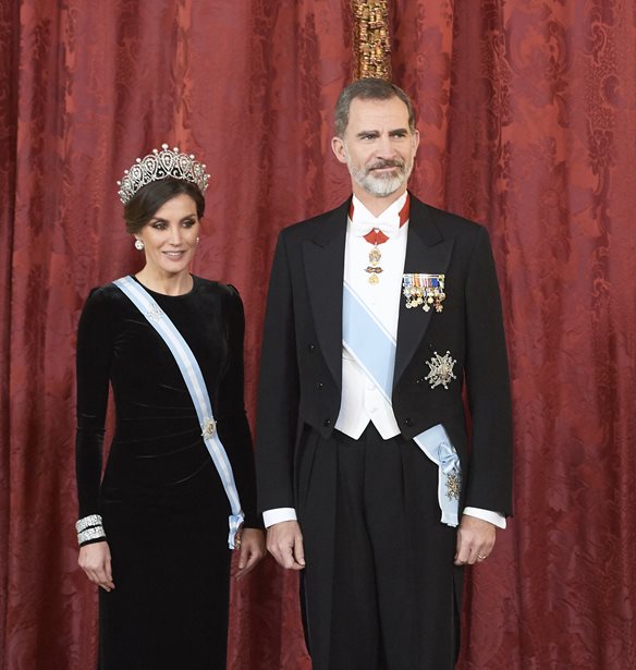 &#x397; &#x3B2;&#x3B1;&#x3C3;&#x3B9;&#x3BB;&#x3B9;&#x3BA;&#x3AE; &#x3BF;&#x3B9;&#x3BA;&#x3BF;&#x3B3;&#x3AD;&#x3BD;&#x3B5;&#x3B9;&#x3B1; &#x3C4;&#x3B7;&#x3C2; &#x399;&#x3C3;&#x3C0;&#x3B1;&#x3BD;&#x3AF;&#x3B1;&#x3C2; &#x3C6;&#x3C9;&#x3C4;&#x3BF;&#x3B3;&#x3C1;&#x3B1;&#x3C6;&#x3AF;&#x3B6;&#x3B5;&#x3C4;&#x3B1;&#x3B9; &#x3B3;&#x3B9;&#x3B1; &#x3C4;&#x3B7;&#x3BD; &#x3B5;&#x3C4;&#x3AE;&#x3C3;&#x3B9;&#x3B1; &#x3C7;&#x3C1;&#x3B9;&#x3C3;&#x3C4;&#x3BF;&#x3C5;&#x3B3;&#x3B5;&#x3BD;&#x3BD;&#x3B9;&#x3AC;&#x3C4;&#x3B9;&#x3BA;&#x3B7; &#x3BA;&#x3AC;&#x3C1;&#x3C4;&#x3B1; &#x3C4;&#x3B7;&#x3C2;