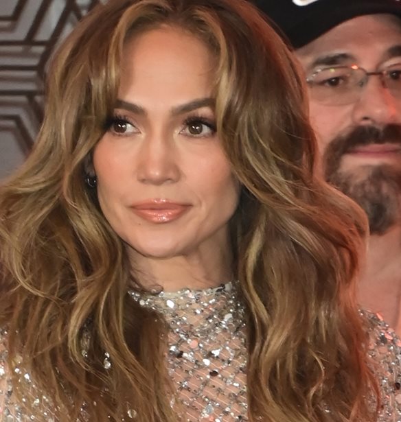 Jennifer Lopez | &#x397; &#x3C0;&#x3C1;&#x3CE;&#x3C4;&#x3B7; &#x3B1;&#x3BD;&#x3C4;&#x3AF;&#x3B4;&#x3C1;&#x3B1;&#x3C3;&#x3B7; &#x3C3;&#x3C4;&#x3B9;&#x3C2; &#x3C6;&#x3AE;&#x3BC;&#x3B5;&#x3C2; &#x3B3;&#x3B9;&#x3B1; &#x3C4;&#x3B7;&#x3BD; &#x3BA;&#x3C1;&#x3AF;&#x3C3;&#x3B7; &#x3C3;&#x3C4;&#x3BF;&#x3BD; &#x3B3;&#x3AC;&#x3BC;&#x3BF; &#x3C4;&#x3B7;&#x3C2;