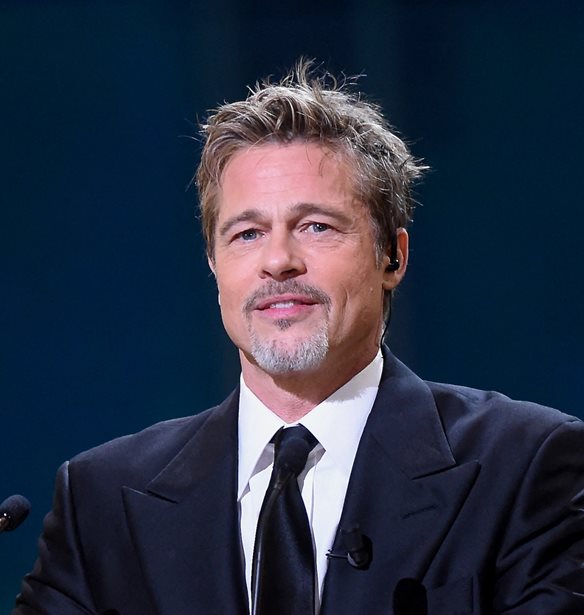 Brad Pitt | &#x3A0;&#x3B9;&#x3C3;&#x3C4;&#x3B5;&#x3CD;&#x3B5;&#x3B9; &#x3CC;&#x3C4;&#x3B9; &#x3BC;&#x3C0;&#x3BF;&#x3C1;&#x3B5;&#x3AF; &#x3BD;&#x3B1; &#x3C6;&#x3C4;&#x3B9;&#x3AC;&#x3BE;&#x3B5;&#x3B9; &#x3C4;&#x3B7; &#x3C3;&#x3C7;&#x3AD;&#x3C3;&#x3B7; &#x3BC;&#x3B5; &#x3C4;&#x3B7;&#x3BD; &#x3BA;&#x3CC;&#x3C1;&#x3B7; &#x3C4;&#x3BF;&#x3C5;, Shiloh, &#x3B1;&#x3BD; &#x3BA;&#x3B1;&#x3B9; &#x3B7; &#x3B1;&#x3C0;&#x3CC;&#x3C6;&#x3B1;&#x3C3;&#x3AE; &#x3C4;&#x3B7;&#x3C2; &#x3C4;&#x3BF;&#x3BD; &#x3C0;&#x3BB;&#x3AE;&#x3B3;&#x3C9;&#x3C3;&#x3B5; &#x3B2;&#x3B1;&#x3B8;&#x3B9;&#x3AC;