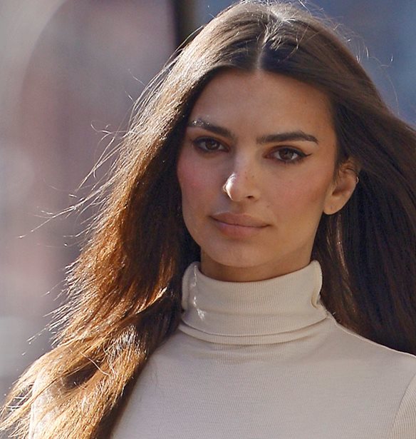 &#x397; Emily Ratajkowski &#x3BE;&#x3B5;&#x3C3;&#x3C0;&#x3AC; &#x3B3;&#x3B9;&#x3B1; &#x3C4;&#x3BF;&#x3C5;&#x3C2; &#x3AC;&#x3C0;&#x3B9;&#x3C3;&#x3C4;&#x3BF;&#x3C5;&#x3C2; &#x3AC;&#x3BD;&#x3C4;&#x3C1;&#x3B5;&#x3C2; &#x3BC;&#x3B5; &#x3B1;&#x3C6;&#x3BF;&#x3C1;&#x3BC;&#x3AE; &#x3C4;&#x3BF; &#x3C3;&#x3BA;&#x3AC;&#x3BD;&#x3B4;&#x3B1;&#x3BB;&#x3BF; &#x3BC;&#x3B5; &#x3C4;&#x3BF;&#x3BD; Adam Levine